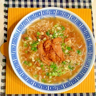 まぐろフレークの豚骨ラーメン♪